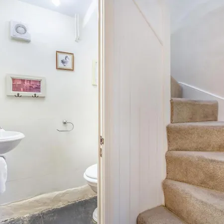 3 Bed In Clappersgate Oc-gl132