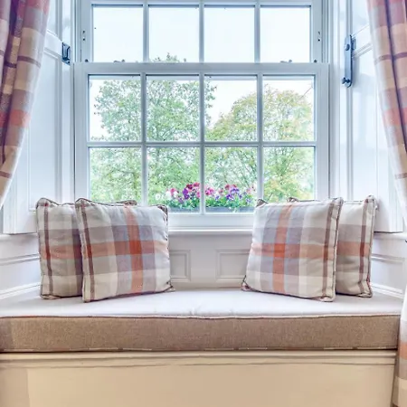 3 Bed In Clappersgate Oc-gl132