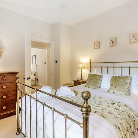 3 Bed In Clappersgate Oc-gl132